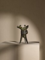 An inscribed archaic bronze ritual wine vessel, Jue, Late Shang/early Western Zhou dynasty | 商末/西周初 我父己爵