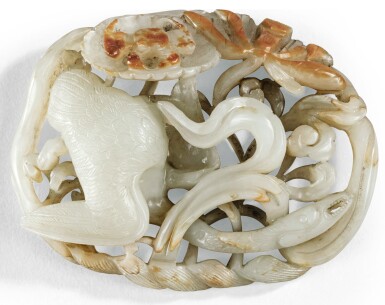 View full screen - View 1 of Lot 56. PLAQUE AJOURÉE ET FINEMENT SCULPTÉE EN JADE CÉLADON ET ROUILLE DYNASTIE YUAN-MING | 元至明 青白玉縷雕春水珮 | A well carved and pierced celadon and russet plaque, Yuan/Ming Dynasty.