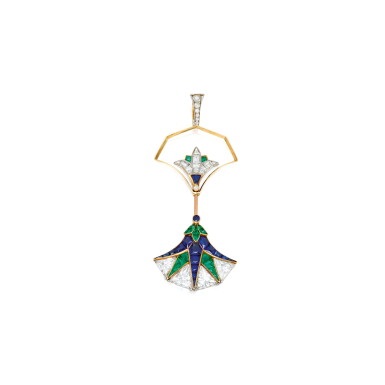 View full screen - View 1 of Lot 405. SAPPHIRE, EMERALD AND DIAMOND JABOT PIN | 藍寶石配祖母綠及鑽石別針.