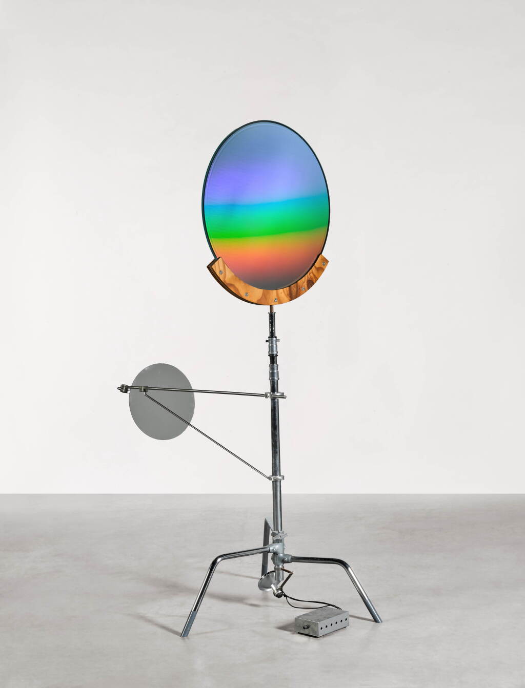 Voir en plein écran - Voir 1 du lot 351. Holo Lamp.