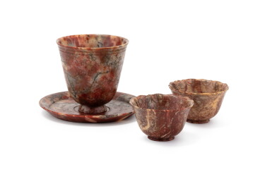 View full screen - View 1 of Lot 41. A set of rare gilt-incised 'chicken blood'-soapstone cups and dish, Qing dynasty, Kangxi period | 清康熙 芙蓉石雕盃及小盤一組四件.