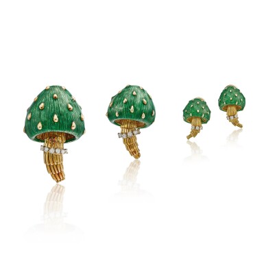 View full screen - View 1 of Lot 1620. Pair of Enamel and Diamond Brooches and Pair of Earrings | 琺琅 配 鑽石 胸針一對 及 耳環一對.
