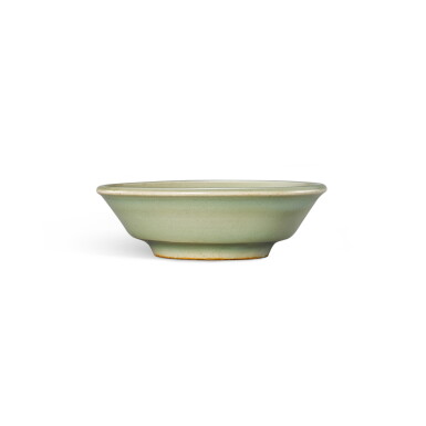 View full screen - View 1 of Lot 424. A Longquan celadon washer, Southern Song dynasty 南宋 龍泉窰青釉洗.