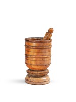 An Apothecary's ivory mortar and pestle, Indo-Portuguese, probably Goa, 17th-18th century | Mortier d'Apothicaire et son pilon en ivoire sculpté, tourné et annelé, Indo-Portugais, probalement Goa, XVIIe/XVIIIe siècle.