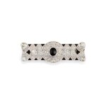 BROCHE ONYX ET DIAMANTS, VERS 1930 | ONYX AND DIAMOND BROOCH, 1930S