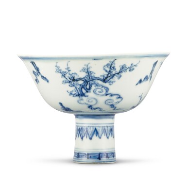 View full screen - View 1 of Lot 426. A BLUE AND WHITE 'THREE FRIENDS' STEMBOWL MING DYNASTY, 15TH CENTURY | 明十五世紀 青花歲寒三友高足盌.