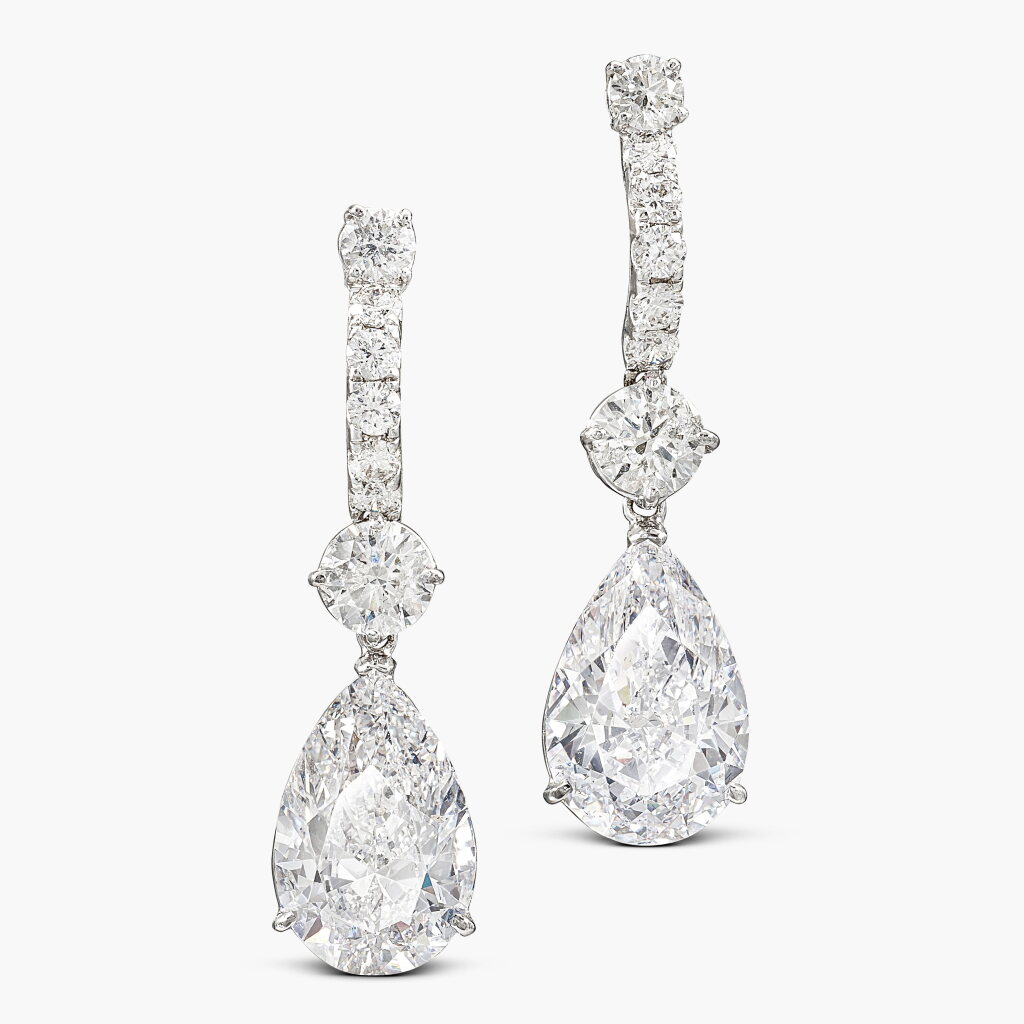 View full screen - View 1 of Lot 1726. Pair of Diamond Earrings | 5.55 及 4.99克拉 梨形 E 及 F色 鑽石 配 鑽石 耳墜一對.