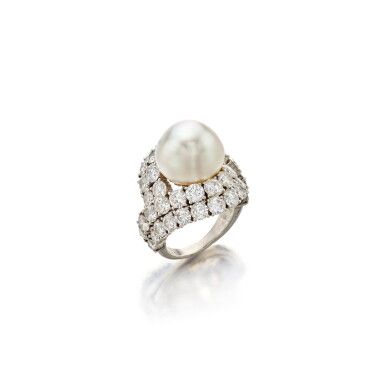 View full screen - View 1 of Lot 6. Van Cleef & Arpels | Cultured Pearl and Diamond Ring 梵克雅寶 養殖珍珠配鑽石戒指.