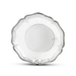 A large silver circular deep dish, Antoine Sébastien Durand, Paris, 1752-1753 | Grande jatte ronde en argent par Antoine Sébastien Durand, Paris, 1752-1753