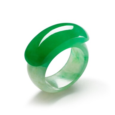 View full screen - View 1 of Lot 1826. Jadeite Saddle Ring | 天然翡翠 馬鞍戒指.