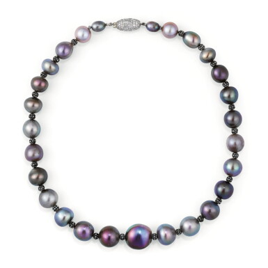 View full screen - View 1 of Lot 278. COLLIER PERLES FINES ET DIAMANTS | NATURAL PEARL AND DIAMOND NECKLACE.
