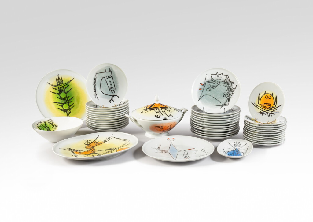 View full screen - View 1 of Lot 139. Dinner service set.