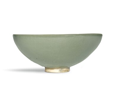 View full screen - View 1 of Lot 97. A LARGE 'JUN' GREEN-GLAZED BOWL, YUAN DYNASTY | 元 鈞窰綠釉大盌.