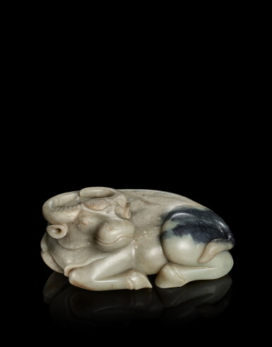 View full screen - View 1 of Lot 3908. A large greyish-green and black jade water buffalo, Late Ming - early Qing dynasty | 明末至清初 青灰玉大臥牛.