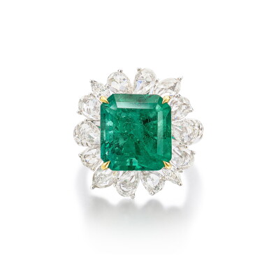 View full screen - View 1 of Lot 1330. Emerald and Diamond Ring |「哥倫比亞」祖母綠 配 鑽石 戒指(祖母綠重約6.60克拉).