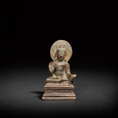 View full screen - View 1 of Lot 807. A small silver-inlaid copper alloy figure of Shakyamuni Buddha, Kashmir, circa 7th / 8th century.
