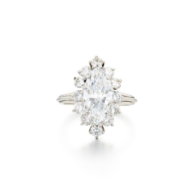View full screen - View 1 of Lot 81. Bague diamants | Diamond ring.