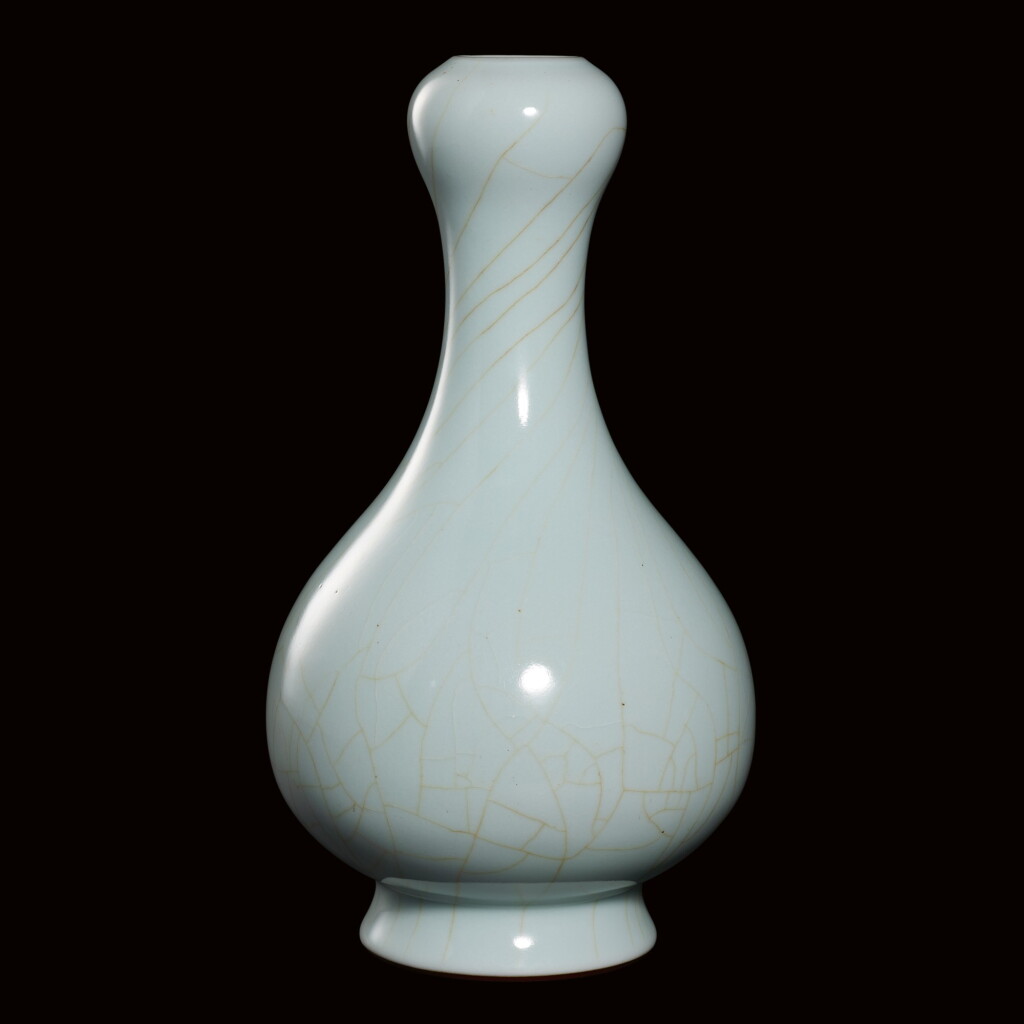 View full screen - View 1 of Lot 44. A RARE GUAN-TYPE GARLIC-MOUTH BOTTLE VASE SEAL MARK AND PERIOD OF QIANLONG | 清乾隆 仿官釉蒜頭瓶 《大清乾隆年製》款.