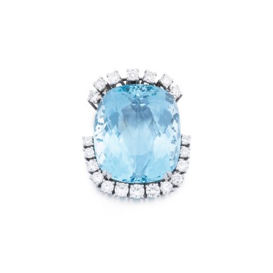 View full screen - View 1 of Lot 93. Pendentif aigue-marine et diamants | Aquamarine and diamond pendant .