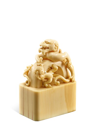 View full screen - View 1 of Lot 3619. An imperial ivory 'chilong' seal, Palace Workshops, Qing dynasty, Qianlong period | 清乾隆 御製牙雕雙螭紋璽 印文:以山水文籍自娛.