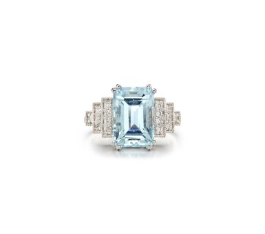 View full screen - View 1 of Lot 33. AQUAMARINE AND DIAMOND RING.