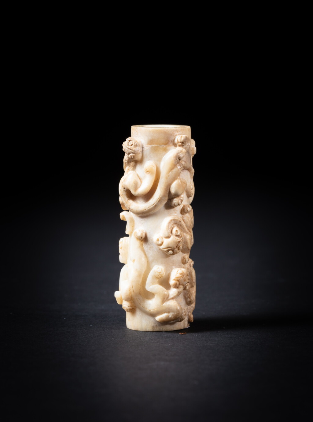 View full screen - View 1 of Lot 88. A jade 'chilong' bead, Western Han dynasty | 西漢 玉雕螭龍珮飾.