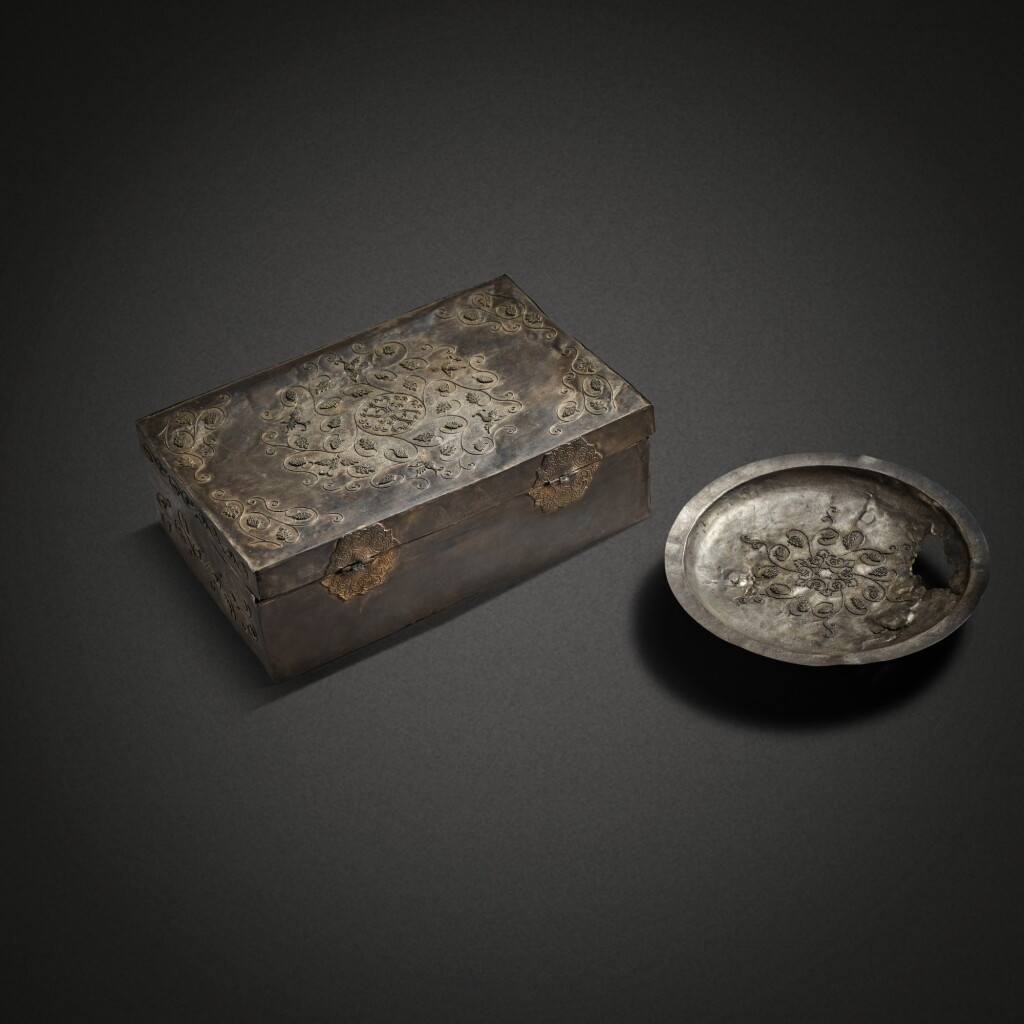 View full screen - View 1 of Lot 517. Two silver articles, Tang / Song dynasty | 唐 / 宋 銀花卉紋蓋盒及小盤.