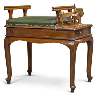 View full screen - View 1 of Lot 19. A GEORGE V 'CARLTON' WEIGHING MACHINE BY W & T AVERY LTD, CIRCA 1915.