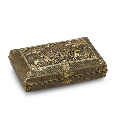 View full screen - View 1 of Lot 3061. A parcel-gilt silver 'crane and deer' box, Himalaya, 19th century 十九世紀 喜瑪拉雅 局部鎏金銀鹿鶴同春蓋盒.