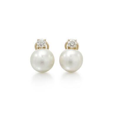 View full screen - View 1 of Lot 196. Pair of cultured South Sea pearl and diamond ear clips (Paio di orecchini in perle coltivate South Sea e diamanti).