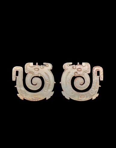 View full screen - View 1 of Lot 945. A pair of white jade 'dragon' pendants, Late Western Zhou dynasty | 西周晚期 龍紋玉珮一對 .