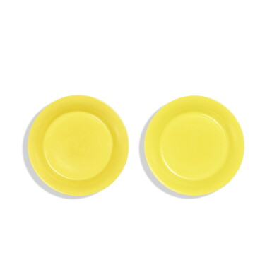 View full screen - View 1 of Lot 3714. A pair of fine lemon-yellow enamelled saucer dishes, Marks and period of Yongzheng | 清雍正 檸檬黃彩撇口小盤一對 《大清雍正年製》款.
