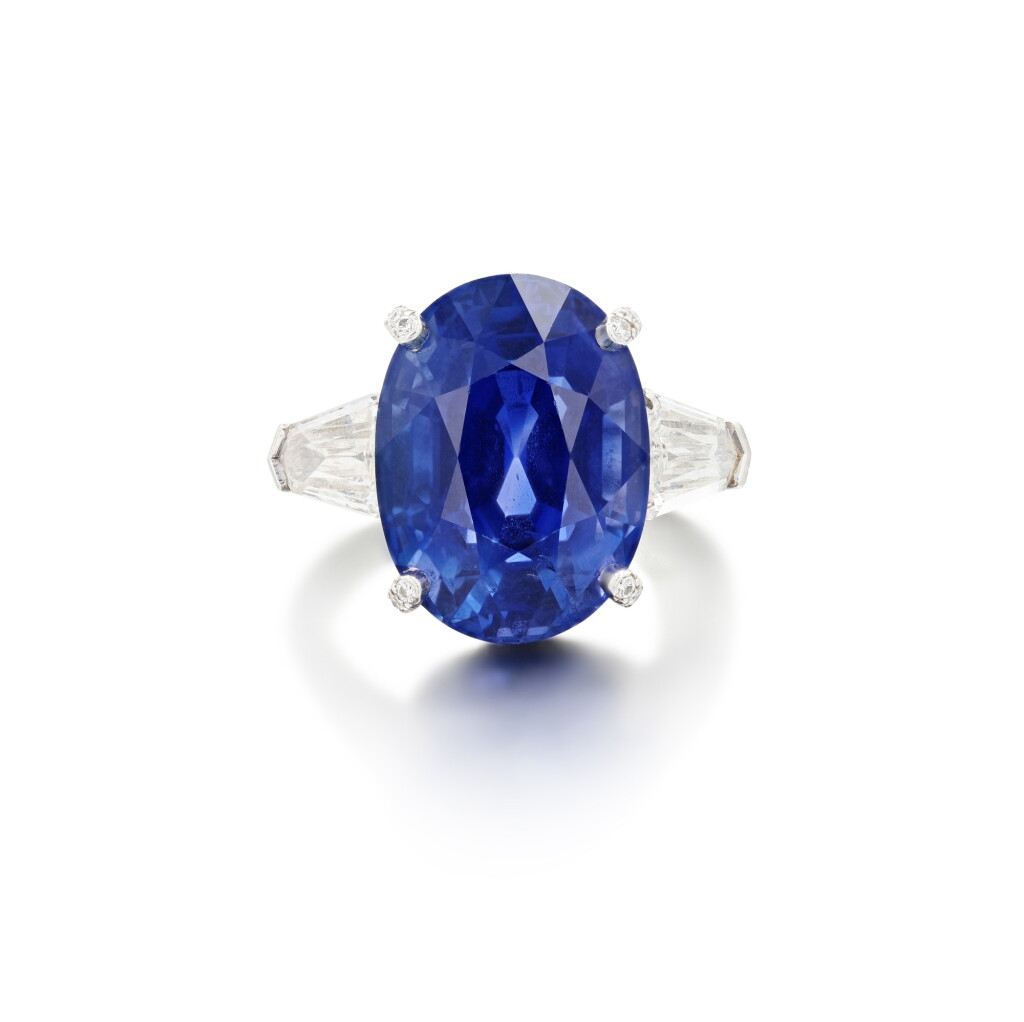 View full screen - View 1 of Lot 168. Bague saphirs et diamants | Sapphire and diamond ring.