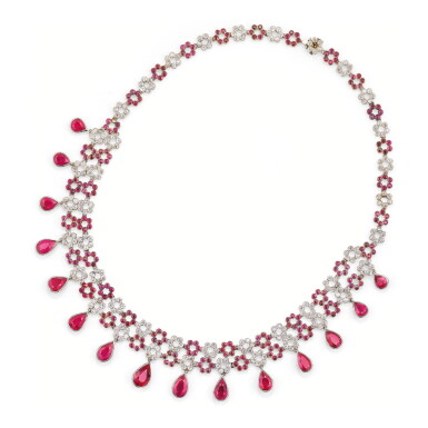 View full screen - View 1 of Lot 85. COLLIER RUBIS ET DIAMANTS | RUBY AND DIAMOND NECKLACE.