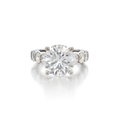 View full screen - View 1 of Lot 437. Diamond Ring.