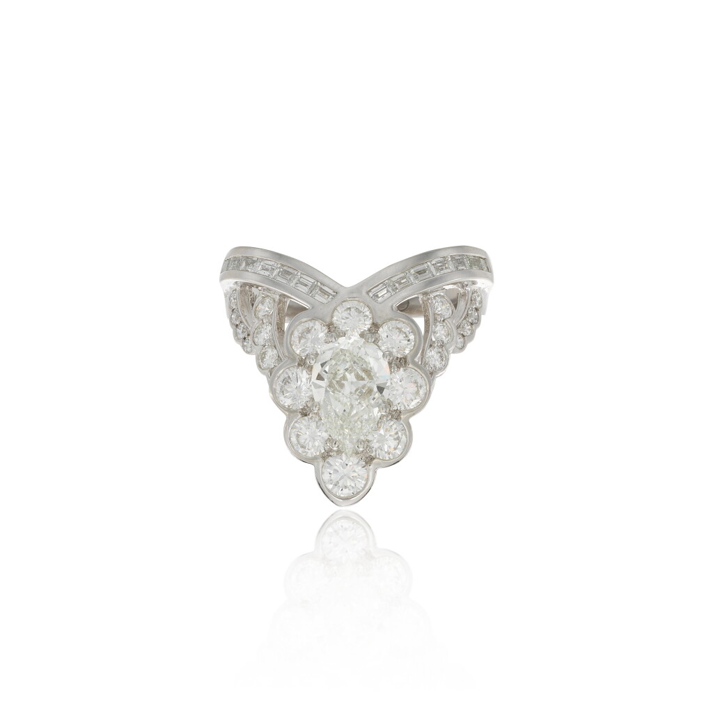 View full screen - View 1 of Lot 160. Diamond Ring, 'Classic Lines'.