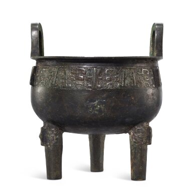 View full screen - View 1 of Lot 3009. An archaic bronze ritual food vessel, Ding, Late Shang dynasty | 商末 青銅饕餮紋獸足鼎.