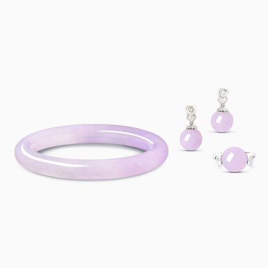 View full screen - View 1 of Lot 1759. Lavender Jadeite Parure | 天然紫色翡翠 手鐲 配 耳夾 及 戒指套裝.