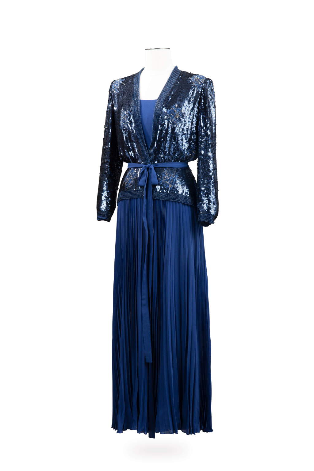 View full screen - View 1 of Lot 24. Mose, circa 1980, Pleated crepe long dress with cinched jacked, crepe belt | robe longue plissée et veste cintrée, ceinture en crepe.