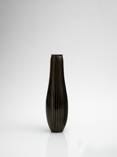 View full screen - View 1 of Lot 86. Vase.