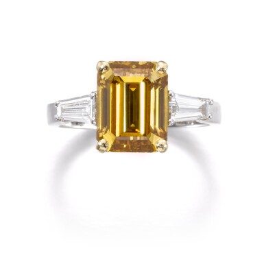 View full screen - View 1 of Lot 644. Fancy Deep Brownish Orangy Yellow diamond ring | 深彩棕橙黃色鑽石戒指.