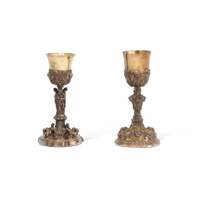 View full screen - View 1 of Lot 53. A pair of Italian parcel-gilt silver chalices | Paar Kelche aus Silber und teilvergoldetem Silber, Italien.