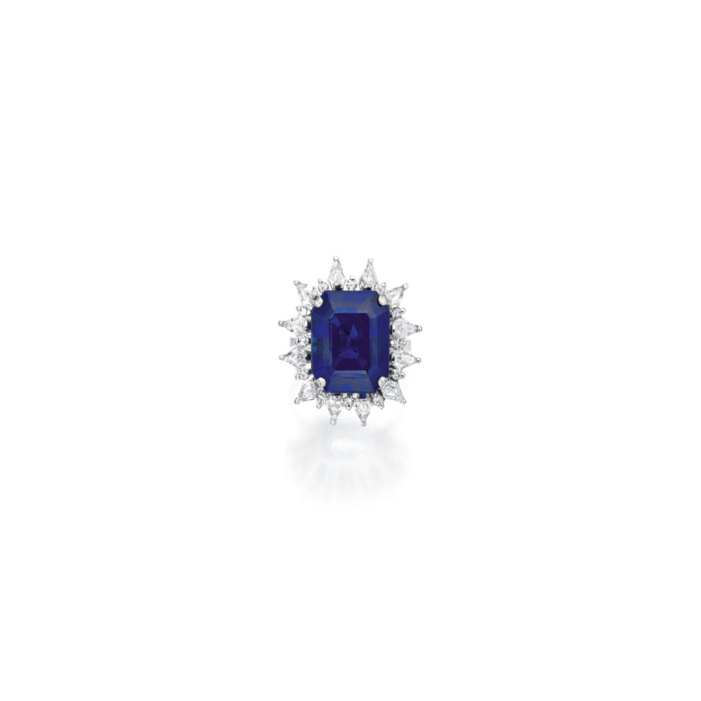 View full screen - View 1 of Lot 522. SAPPHIRE AND DIAMOND RING | 藍寶石配鑽石戒指.