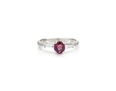 View full screen - View 1 of Lot 7. RUBY AND DIAMOND RING.
