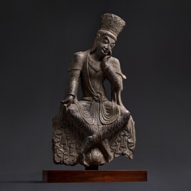 View full screen - View 1 of Lot 3608. An extremely rare and important limestone seated figure of a 'Pensive' Maitreya Northern Wei Dynasty, early 6th century | 北魏六世紀初 石灰岩雕交腳思惟菩薩像.