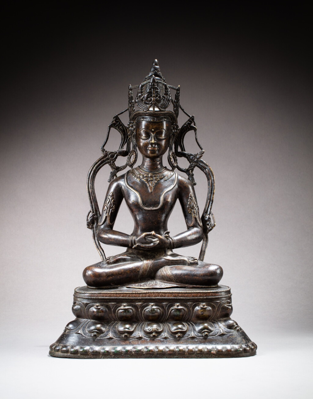 View full screen - View 1 of Lot 39. A large silver and copper inlaid bronze figure of Amitabha Buddha, Tibet, 14th century | 西藏 十四世紀 銅錯紅銅嵌銀阿彌陀佛坐像.