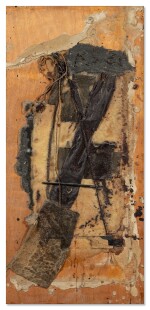 Chiffons et ficelles sur bois