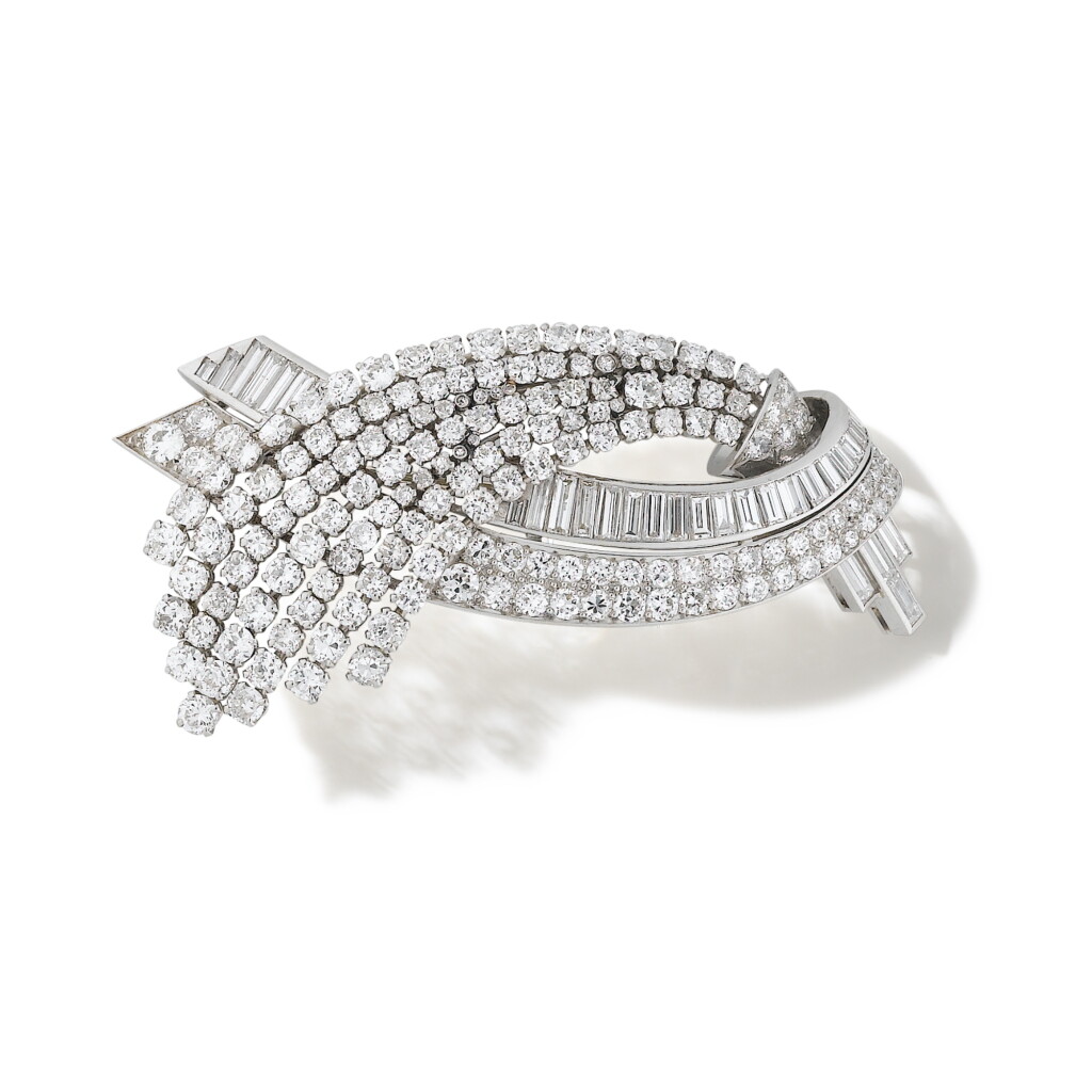 View full screen - View 1 of Lot 108. Broche diamants | Diamond brooch.