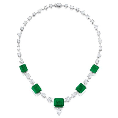 View full screen - View 1 of Lot 1706. A FINE EMERALD AND DIAMOND NECKLACE 天然「哥倫比亞」祖母綠 配 鑽石 項鏈 (祖母綠共重約32.37卡拉).