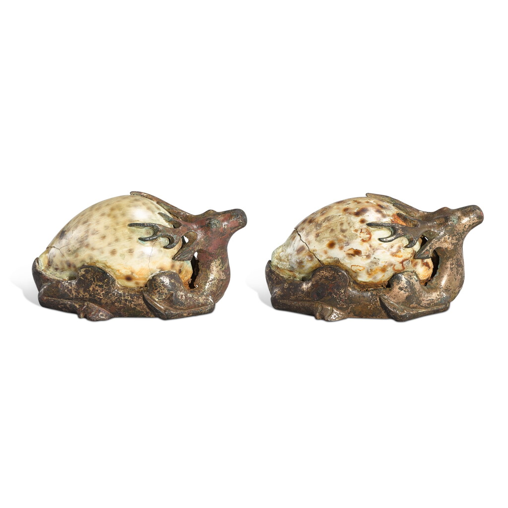 View full screen - View 1 of Lot 1071. A pair of gilt-bronze and cowrie shell stag-form weights, Han dynasty | 漢 銅鎏金嵌貝殼鹿形鎮一對.